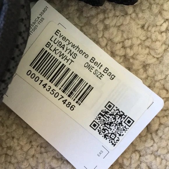 Lululemon everywhere belt bag black & white NWT wordmark waist pack logo - Picture 6 of 10